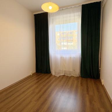 1+2 szoba + étkezős, II. emeleti lakás terasszal a belvárosban