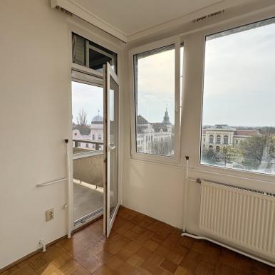 2 szobás, erkélyes lakás gyönyörű belvárosi panorámával