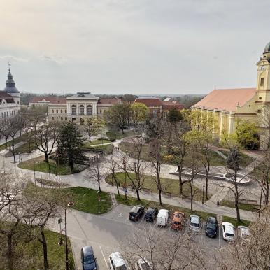 2 szobás, erkélyes lakás gyönyörű belvárosi panorámával