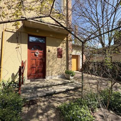 3 szoba + nappalis + étkezős sorház Kertvárosban