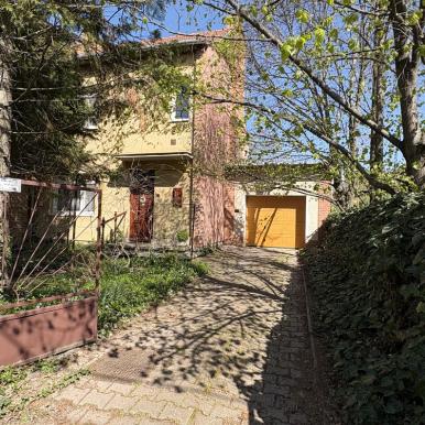 3 szoba + nappalis + étkezős sorház Kertvárosban