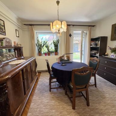 3 szoba + nappalis + étkezős sorház Kertvárosban