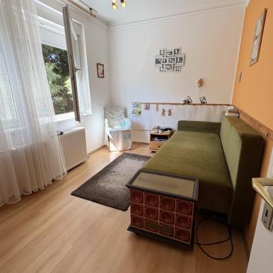 3 szoba + nappalis + étkezős sorház Kertvárosban