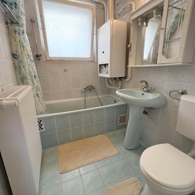 3 szoba + nappalis + étkezős sorház Kertvárosban