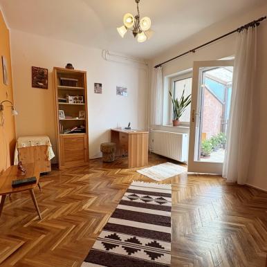 3 szoba + nappalis + étkezős sorház Kertvárosban