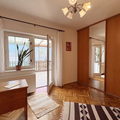 3 szoba + nappalis + étkezős sorház Kertvárosban