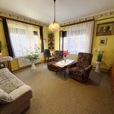 3 szoba + nappalis családi ház Termál lakótelepen