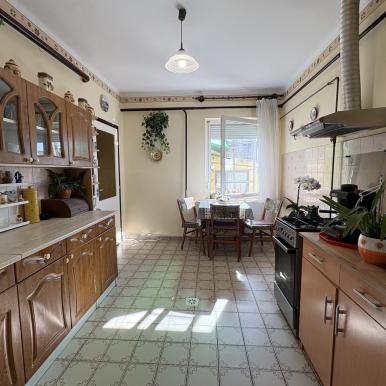 3 szoba + nappalis családi ház Termál lakótelepen