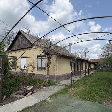 Magyartésen 85 m2-es tanya 5755 m2-es területtel