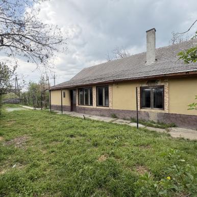 Magyartésen 85 m2-es tanya 5755 m2-es területtel