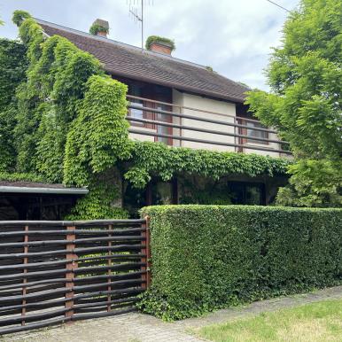 Megkapóan egyedi és elegáns családi ház Kertvárosban