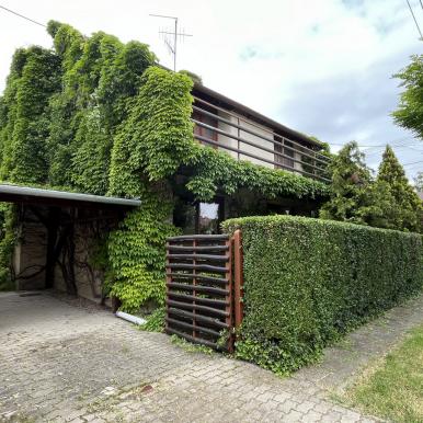 Megkapóan egyedi és elegáns családi ház Kertvárosban