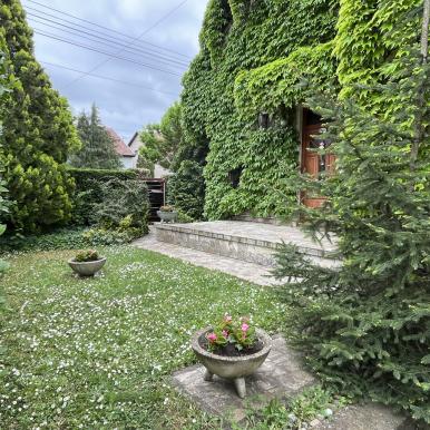 Megkapóan egyedi és elegáns családi ház Kertvárosban