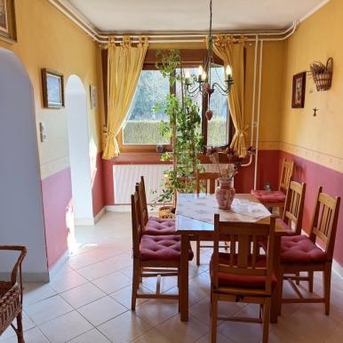 Megkapóan egyedi és elegáns családi ház Kertvárosban