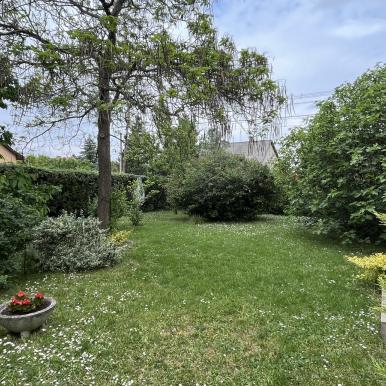 Megkapóan egyedi és elegáns családi ház Kertvárosban