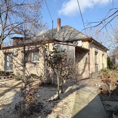 Modern, földszintes, igényes családi ház Felsőpárton