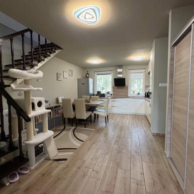 Prémium minőségű, belső kétszintes lakás belvárosban