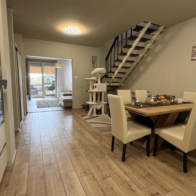 Prémium minőségű, belső kétszintes lakás belvárosban