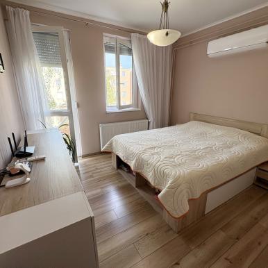 Prémium minőségű, belső kétszintes lakás belvárosban