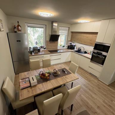 Prémium minőségű, belső kétszintes lakás belvárosban