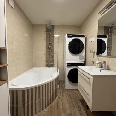 Prémium minőségű, belső kétszintes lakás belvárosban